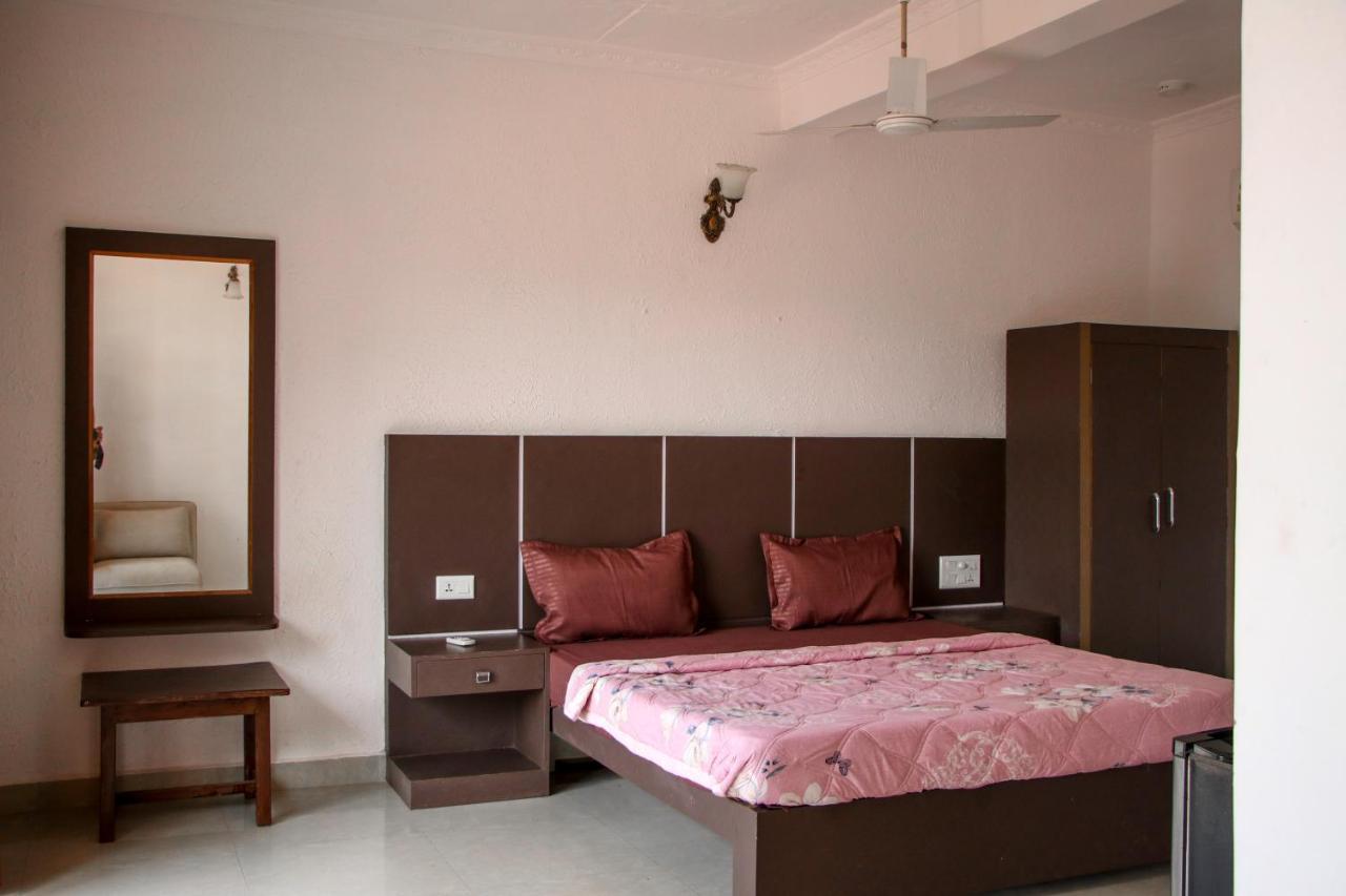 Pappi Chulo Morjim Otel Dış mekan fotoğraf
